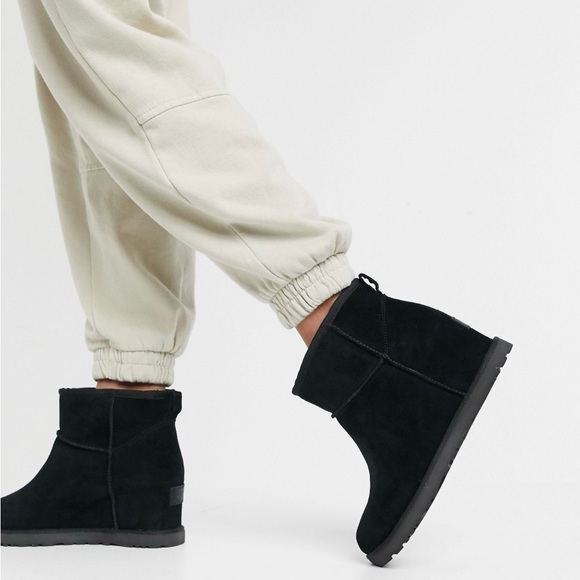 Ugg Classic Femme Ankle Wedge Booties 9.5 Black Suede - Picture 3 of 7